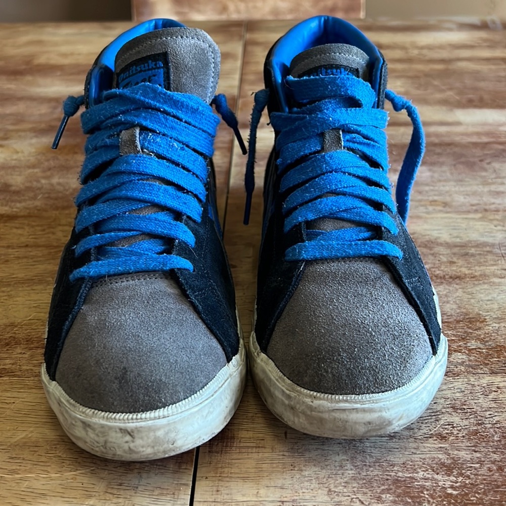Mens black size 8 onitsuka tiger shoes bundled together. 2 pairs total